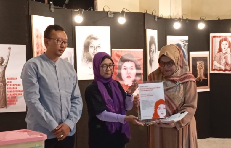 Penyerahan Arsip TPF Marsinah ke YLBHI